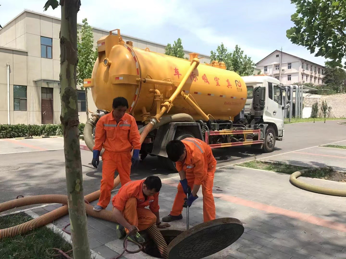 镇巴化粪池清理与5-8吨吸粪车施工效率分析